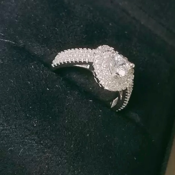 925 stamps Sterling silver Cz diamond Ring - Picture 2 of 3